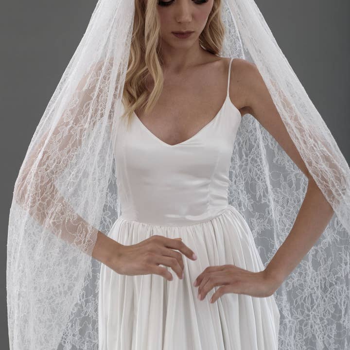 Heirloom Bridal Company - Wholesale Veil - Women's - Chantilly Lace Veil V2415