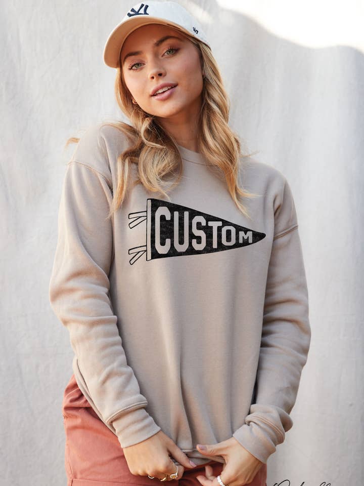 CUSTOM PENNANT Unisex fleece-sweatshirt med motiv for engroshandel hos OAT COLLECTIVE
