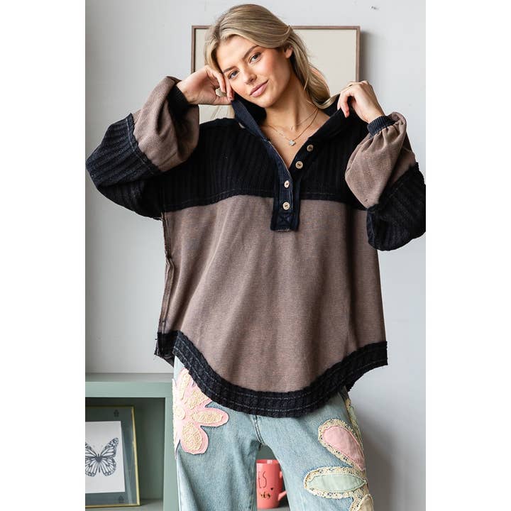 GEWASCHENES HENLEY-NECK-FARBKONTRAST-KAPUZENOBERTEIL für den Großhandel von Oli&Hali