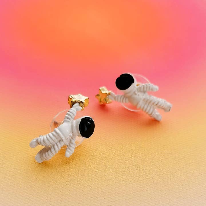 Mini astronaut earrings for wholesale by Pampa Mia