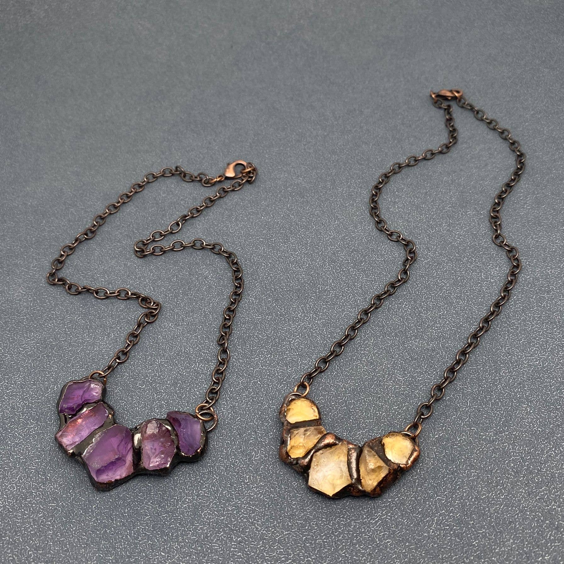 Mio Queena - Vente Pierre et cristal de spiritualité - CS- Collier à breloques en cristal en forme de V avec améthyste et citrine3