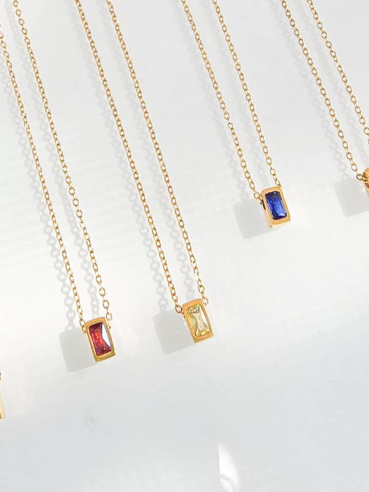 Kalla Lilly fødselsstenshalskæde for engroshandel hos Kalla Lilly