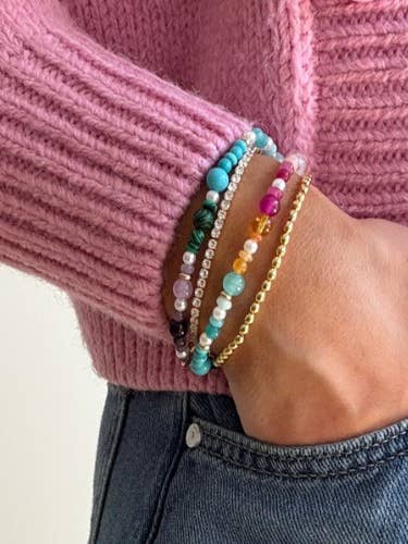 Mehrfarbiges Glasperlenarmband | 40B5216 für den Großhandel von JOSSLYN by wall to wall