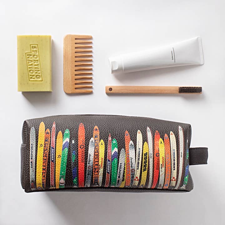 Sporting Nation - Wholesale Toiletry bag – men's - Vintage Alpine Skis Toiletry Bag1