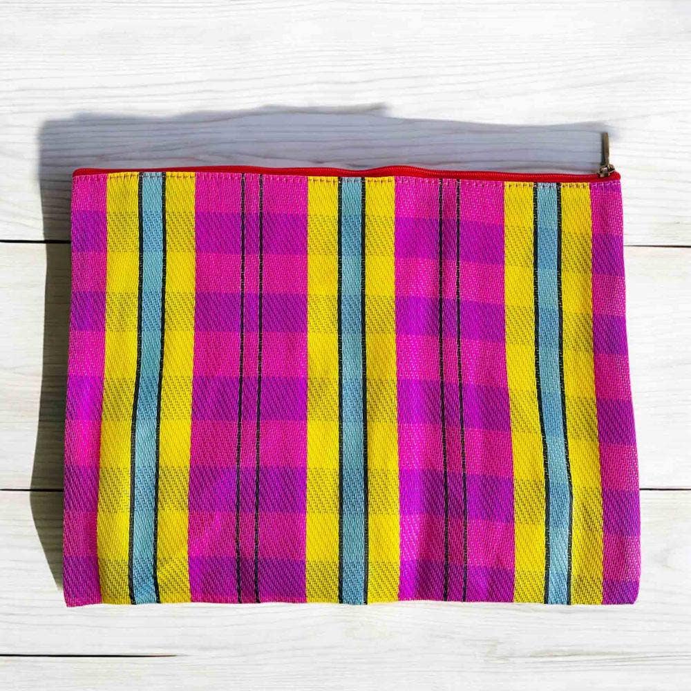 NOÏ Hamburg – Engroshandel Kosmetiktaske – NOÏ Hamburg XL kosmetiktaske med 12 hjerter, genbrugt plastik3