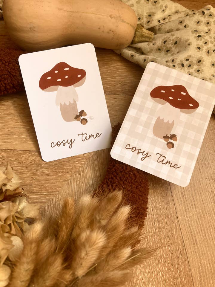 Mysigt svampkort finns i 2 versioner för wholesale av Milina Designs