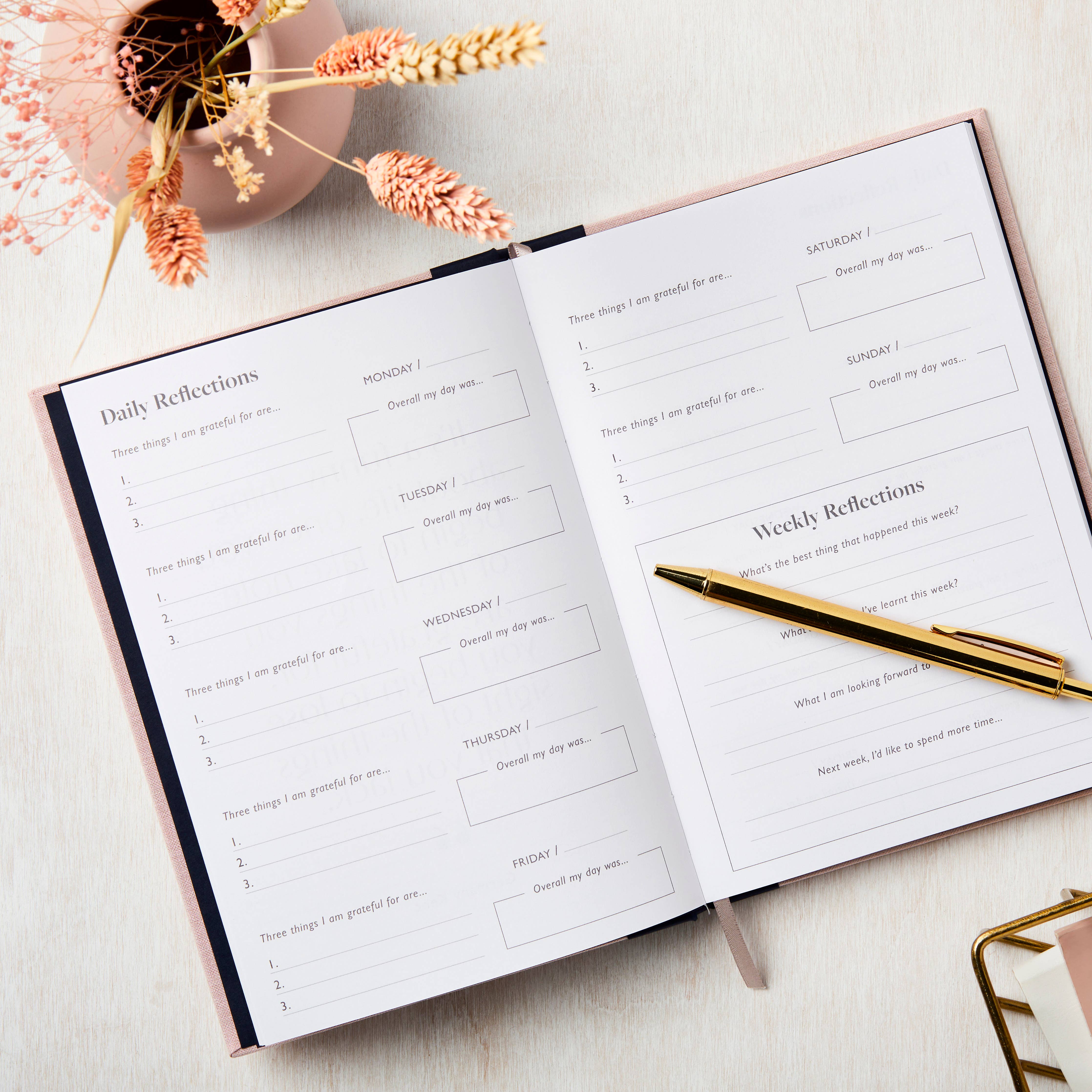 Blush Pink & Navy Taknemmelighedsdagbog for engroshandel på Faire1