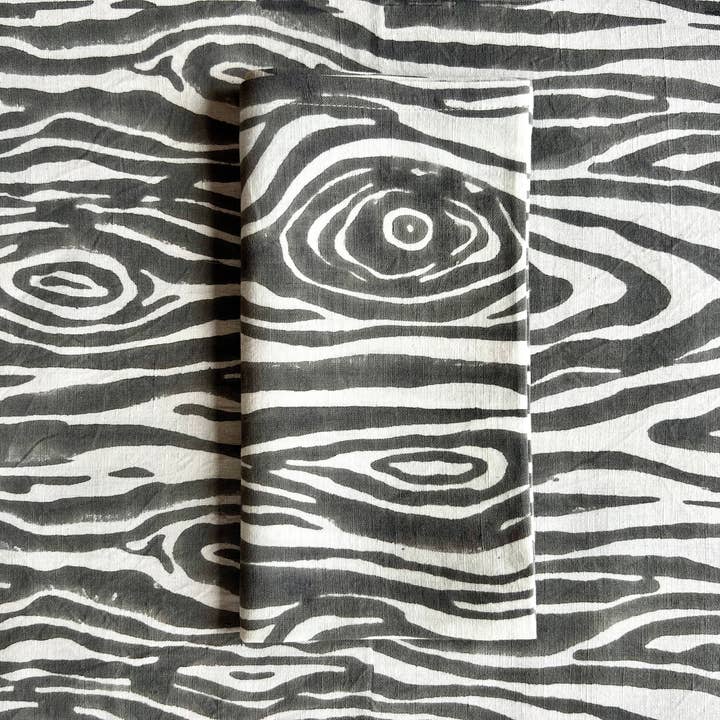 Ensemble de serviettes en lin en coton biologique gris et blanc Faux Bois pour la vente par Beastly Threads