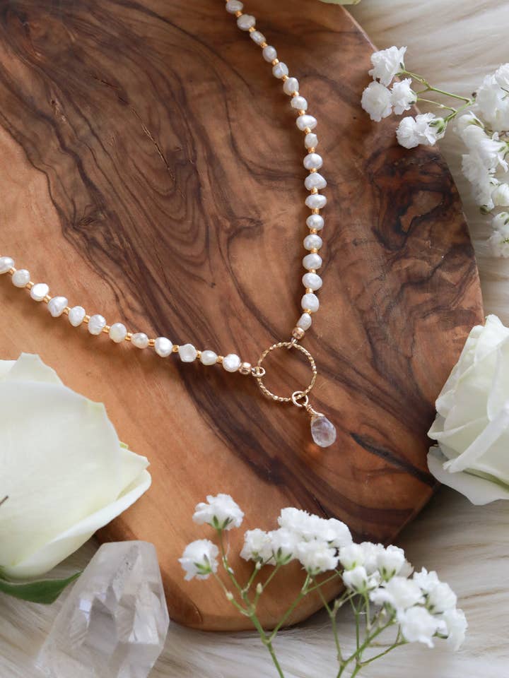 Collier en or Iridescent Moon pour la vente par Malabella Jewels