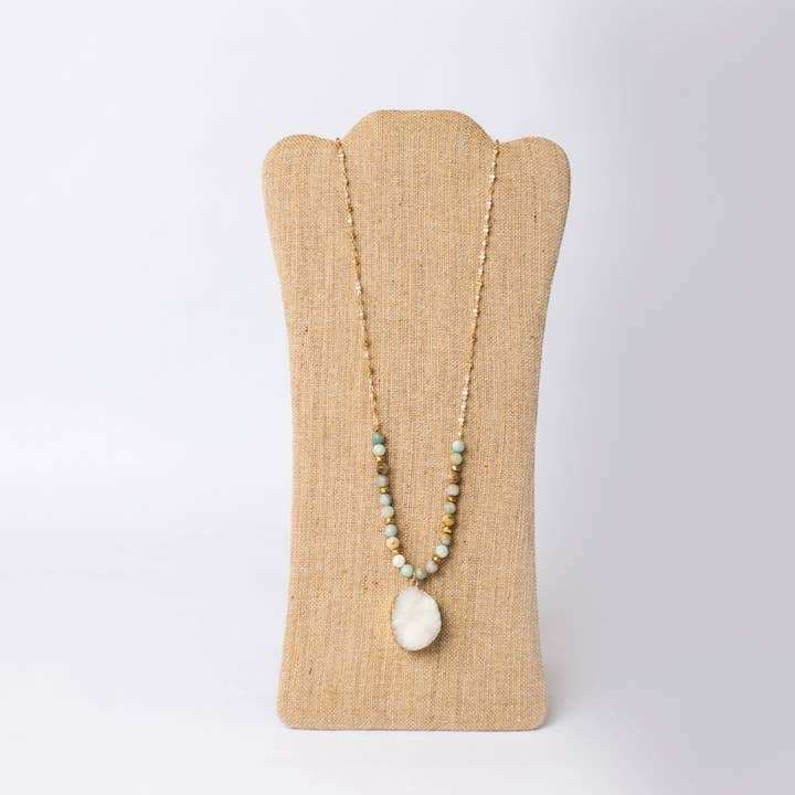 Pendentif Druzy plaqué or perles collier pour la vente par Swara Jewelry LLC