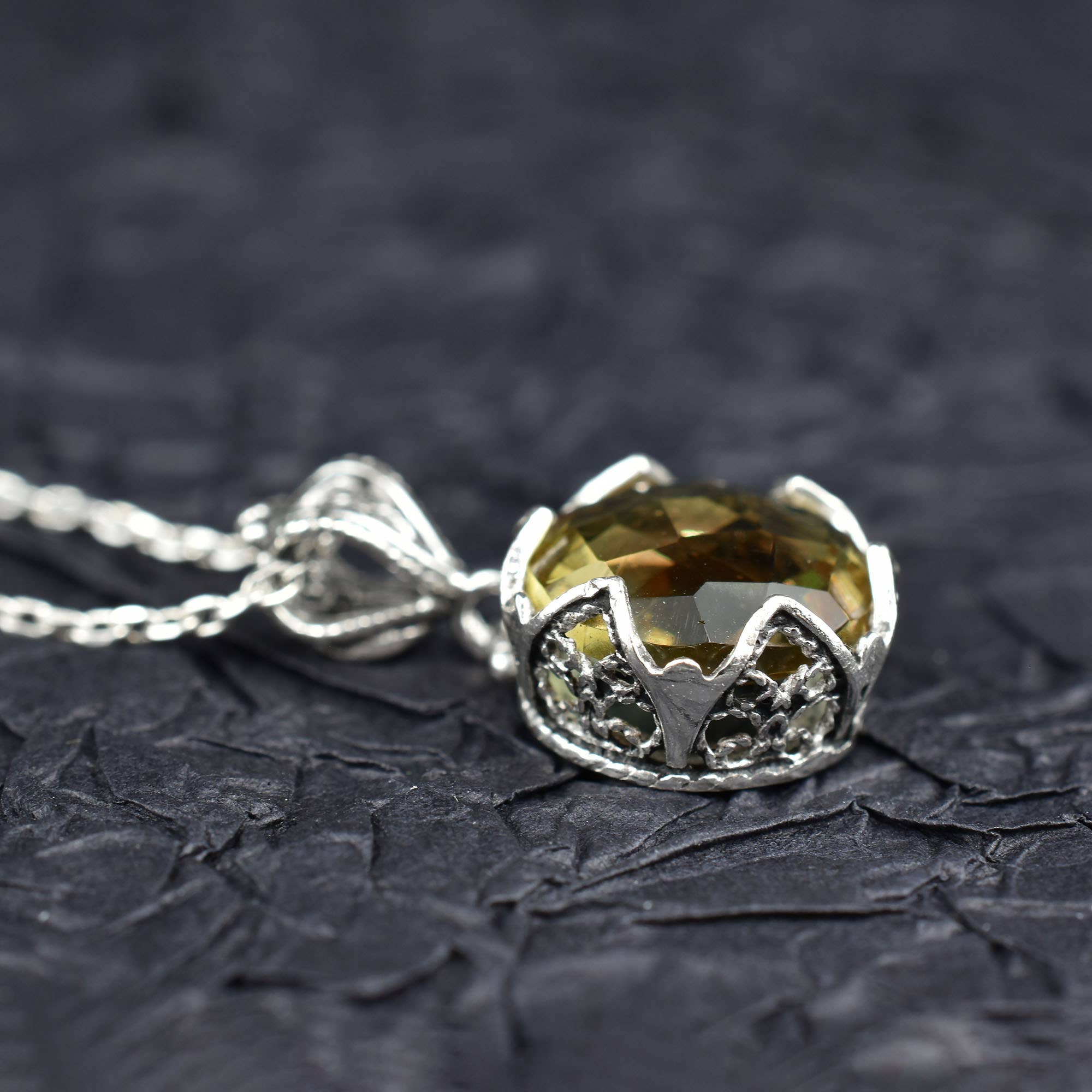 Filigranist Jewelry – wholesale Hänge-/berlockhalsband – Hängsmycke med alexandrit ädelsten i sterling silver för kvinnor6