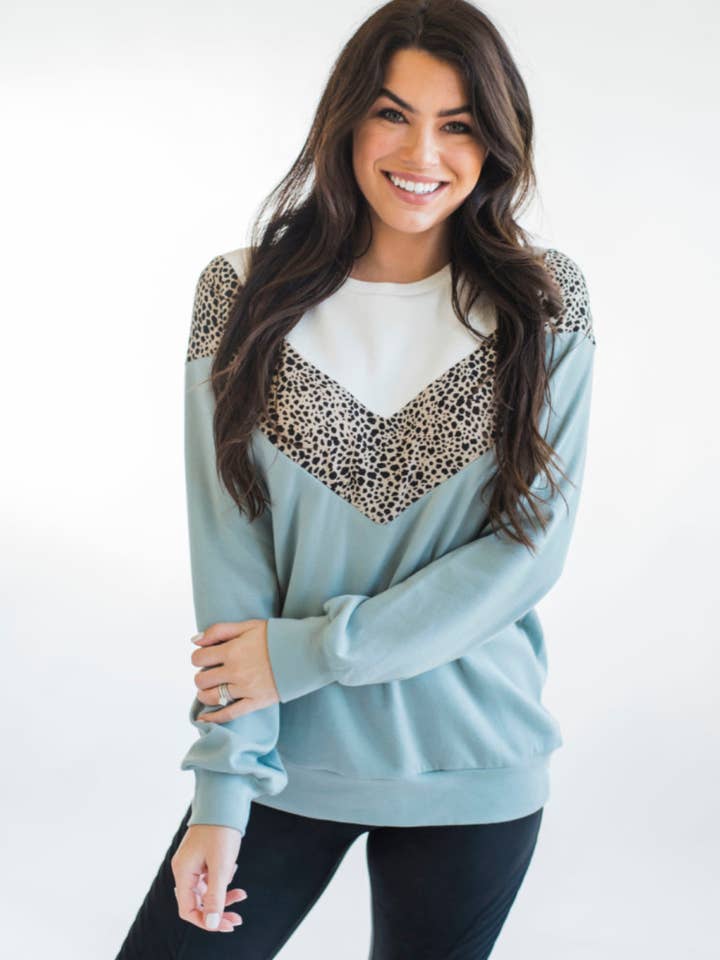 Sweat-shirt d'allaitement surdimensionné à chevrons - Cheetah Sage pour la vente par Nursing Queen