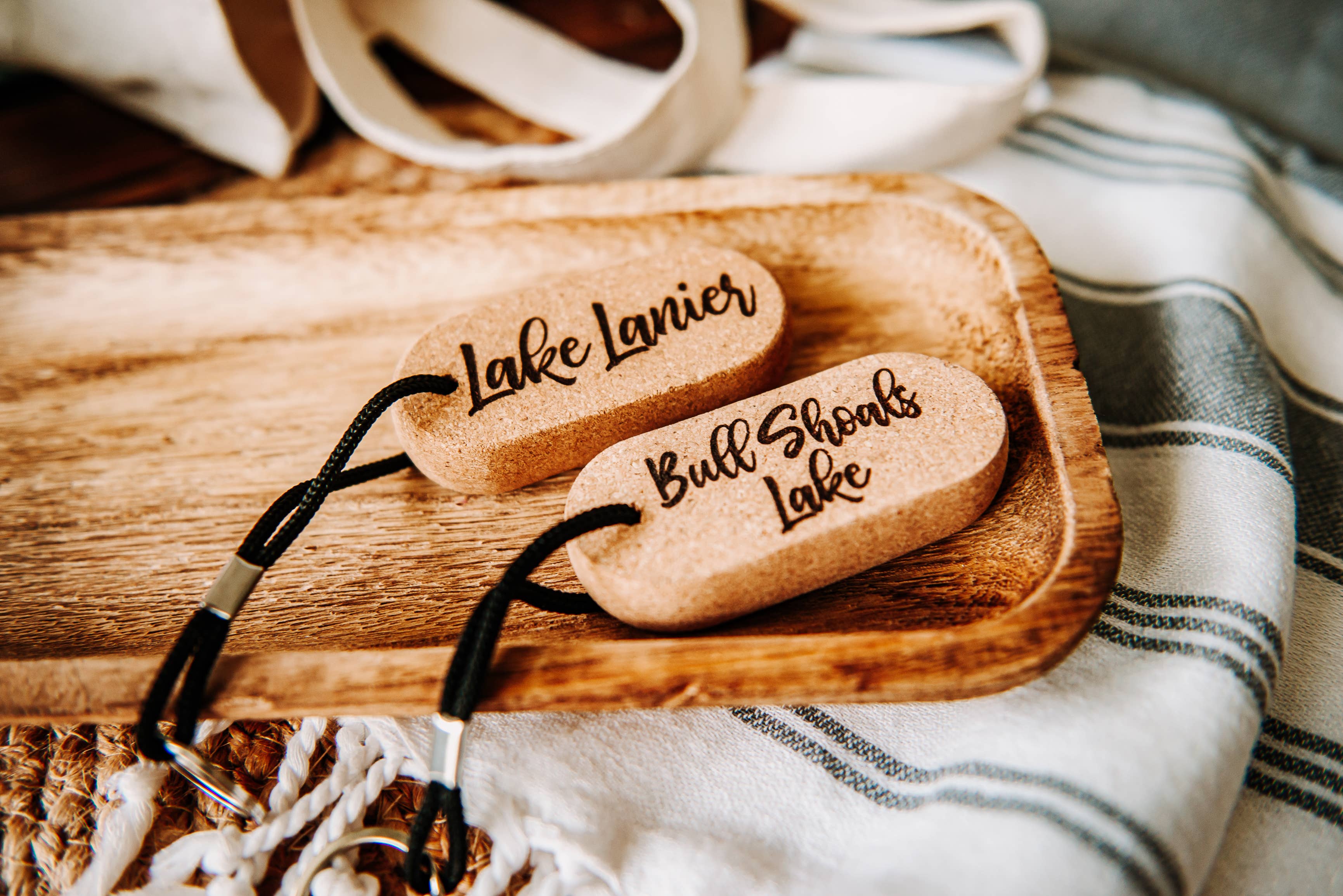 The Lillie Pad - Vente Porte-clés – unisexe - Porte-clés flottant en liège avec nom personnalisé pour la navigation1