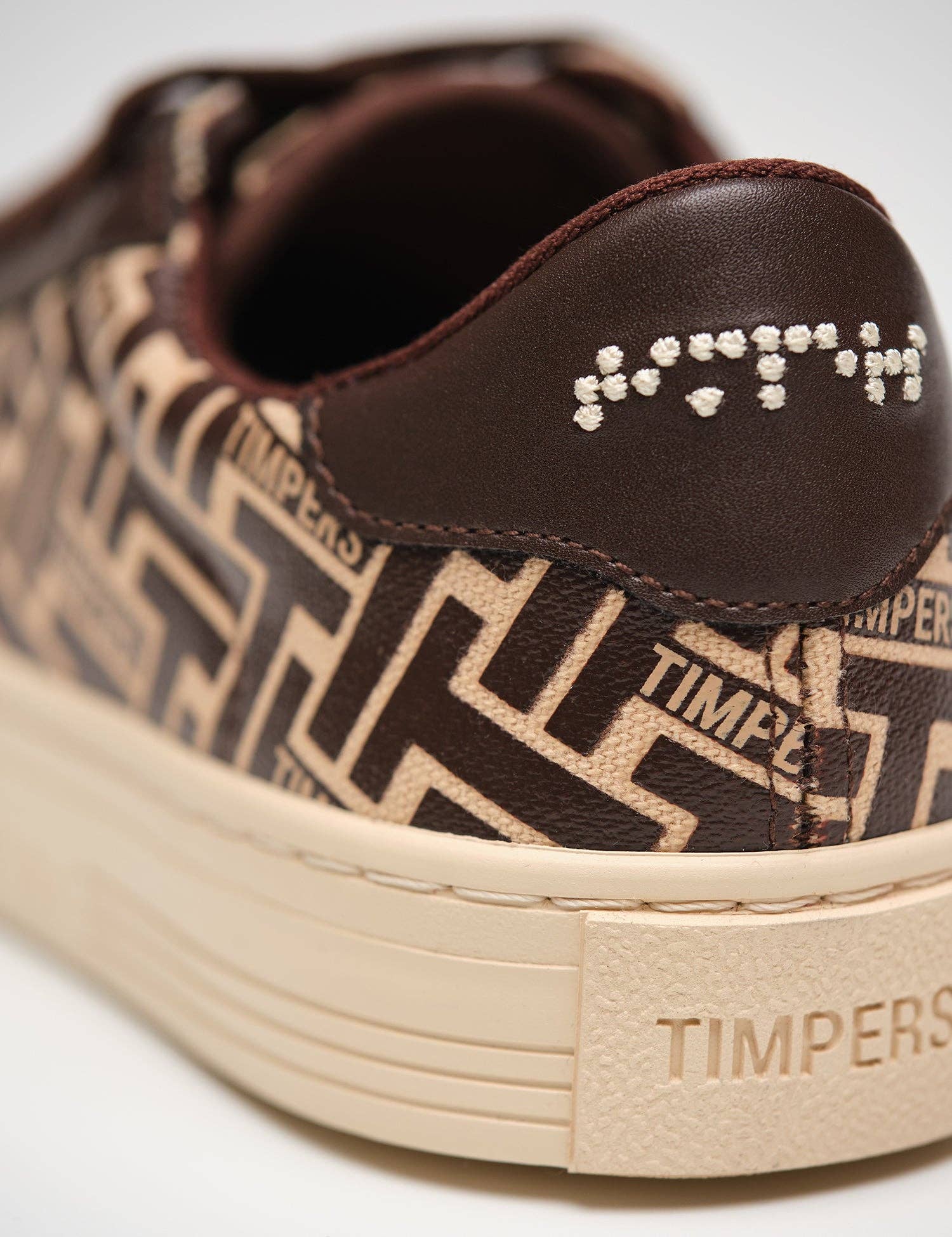 Timpers – Großhandel Sportsneaker – Unisex – Unisex vegane Sneaker mit braunem Monogramm und Naturkautschuksohle4