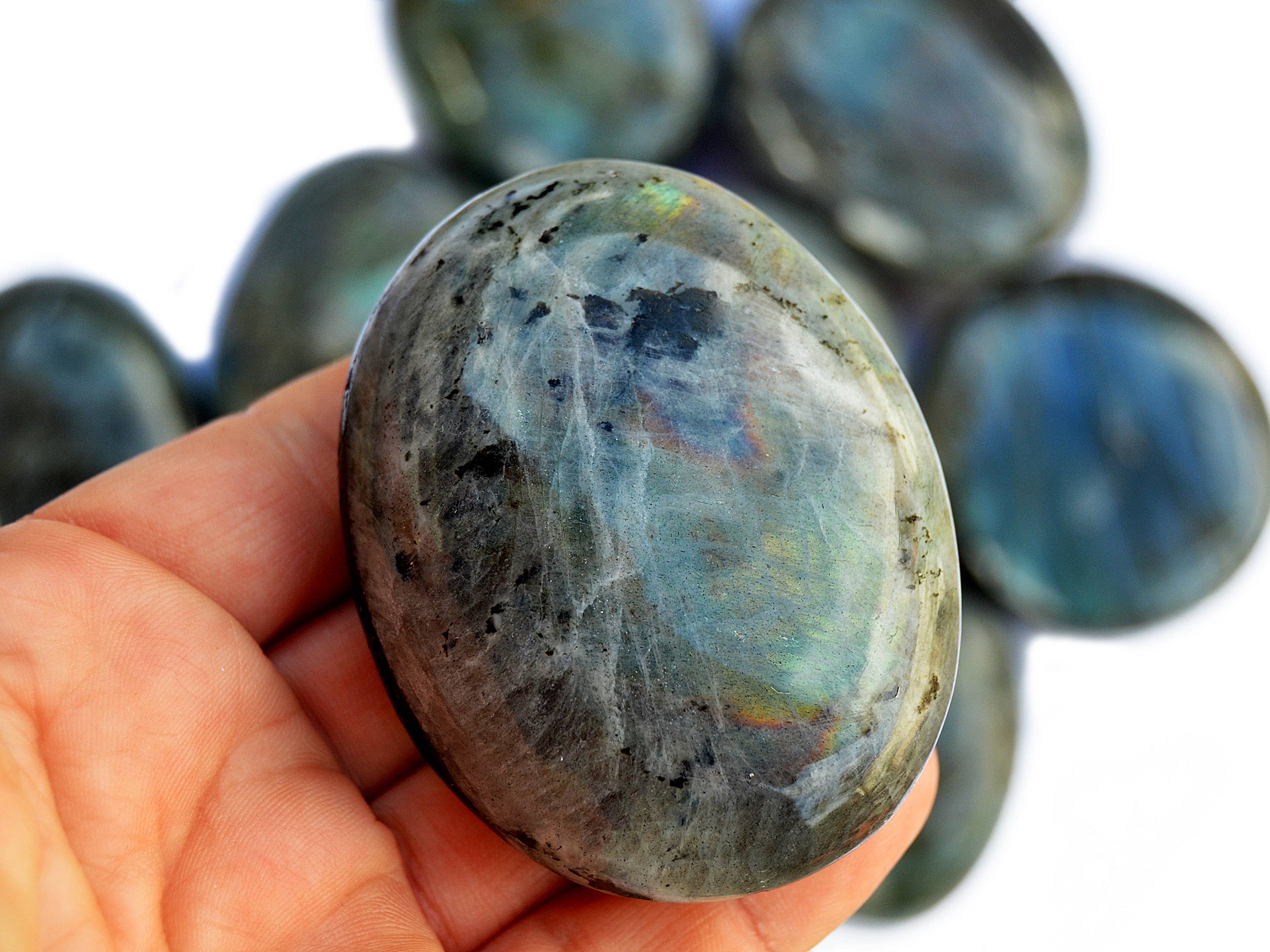 Kaia & Crystals – Großhandel Spiritueller Stein/Kristall – Labradorit-Palmenstein (50-70 mm)8