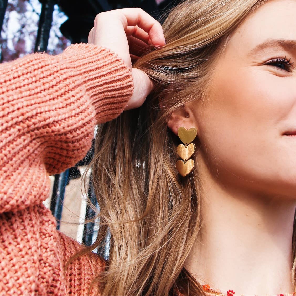 Bazou - Wholesale Dangle Earrings - Statement earring 3 hearts – gold2