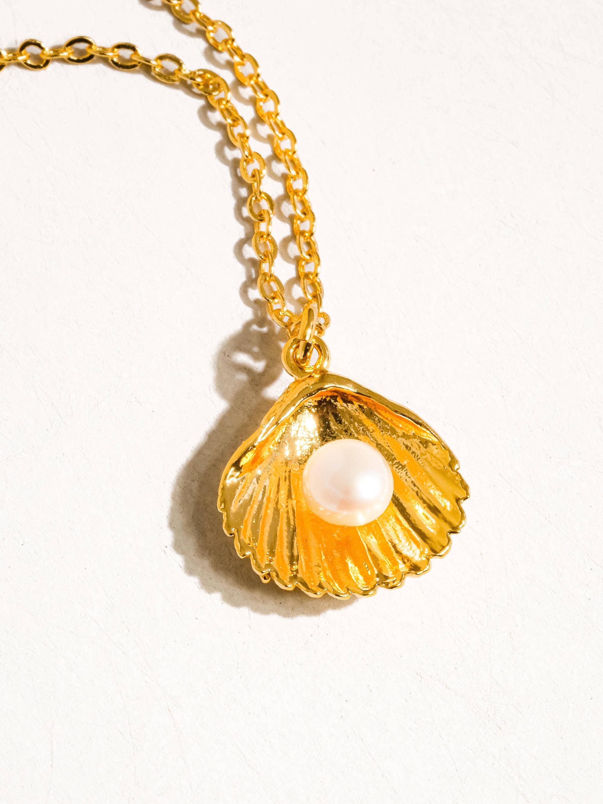Daphne 18K Gold Pearl Shell Necklace for wholesale on Faire2