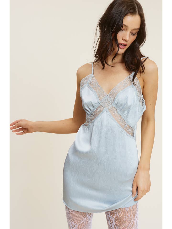 Mimosa - Vente Robe – femme - Robe nuisette mini en satin et dentelle à col en V avec bordure en dentelle transparente17