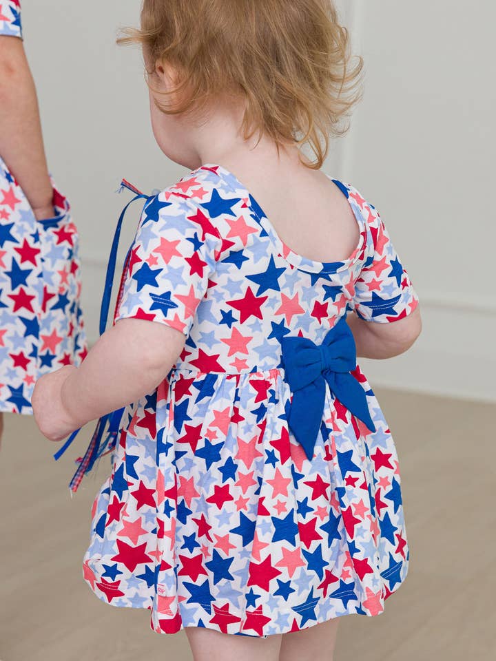 Pelele de Manga Corta con Vuelo y Estrellas para Bebés Niñas para venta al por mayor de RuffleButts + RuggedButts