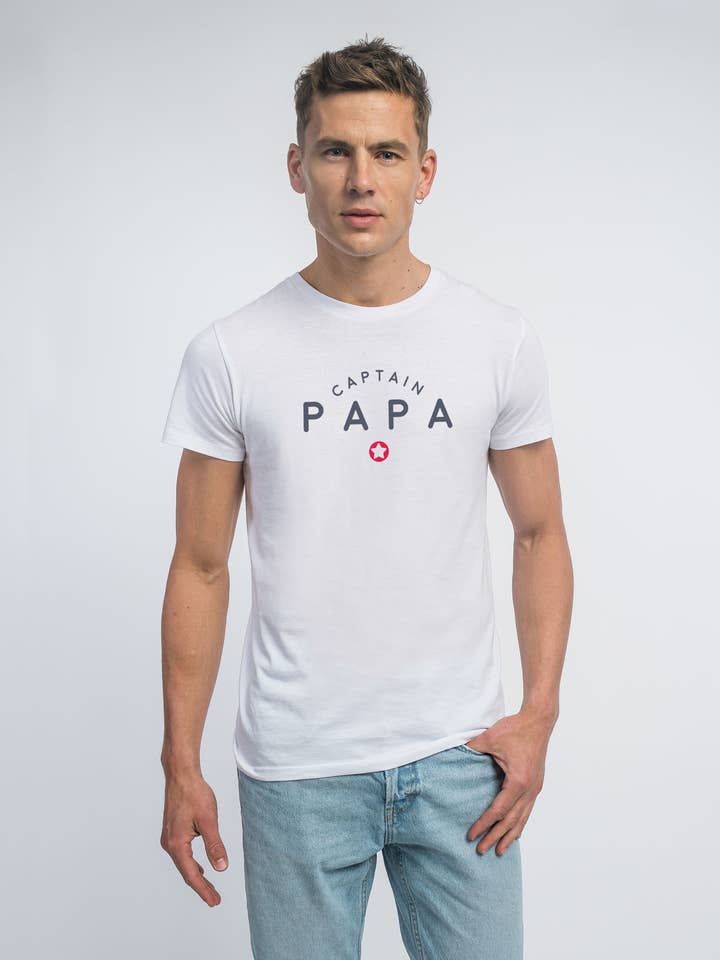 WHITE MEN'S T-SHIRT CAPTAIN DAD for wholesale by Le Roi du T-shirt