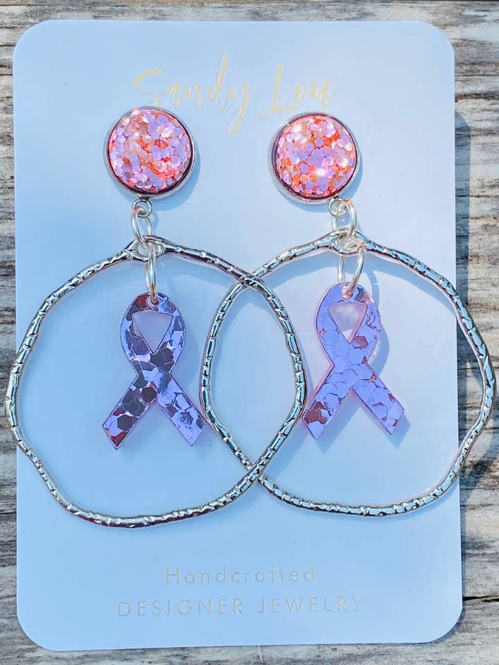 Stråla för styrka – Bröstcancermedvetenhet örhängen för wholesale av Sandy Lou Designs
