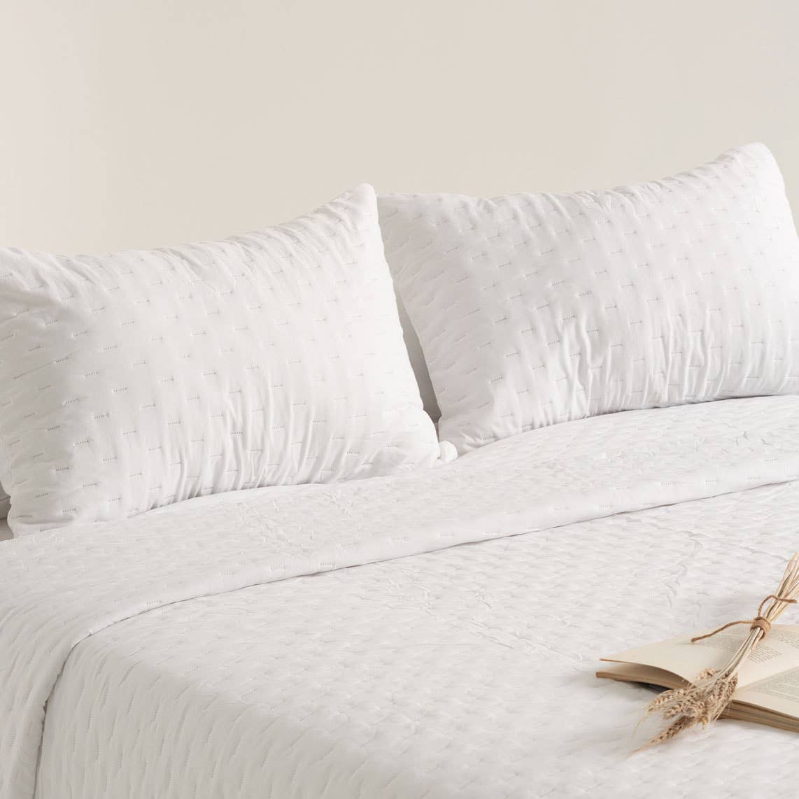 GAMUSI - Wholesale Quilt - NARA plain quilted bedspread with super soft touch4