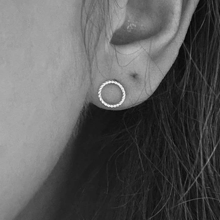Verve Jewellery ā wholesale Stud/post earrings ā Sterling silver twisted circle studs2