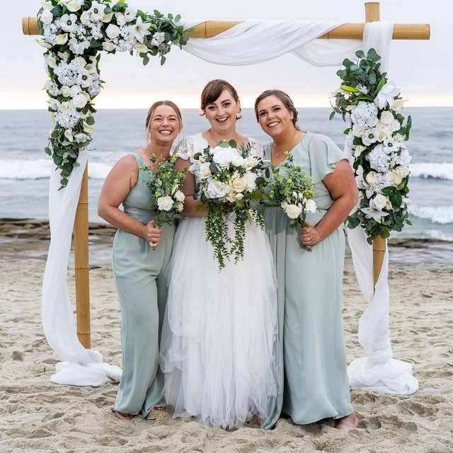 Sun Decorer - Wholesale Artificial Flowers - Artificial Rose Eucalyptus Floral Arrangement5