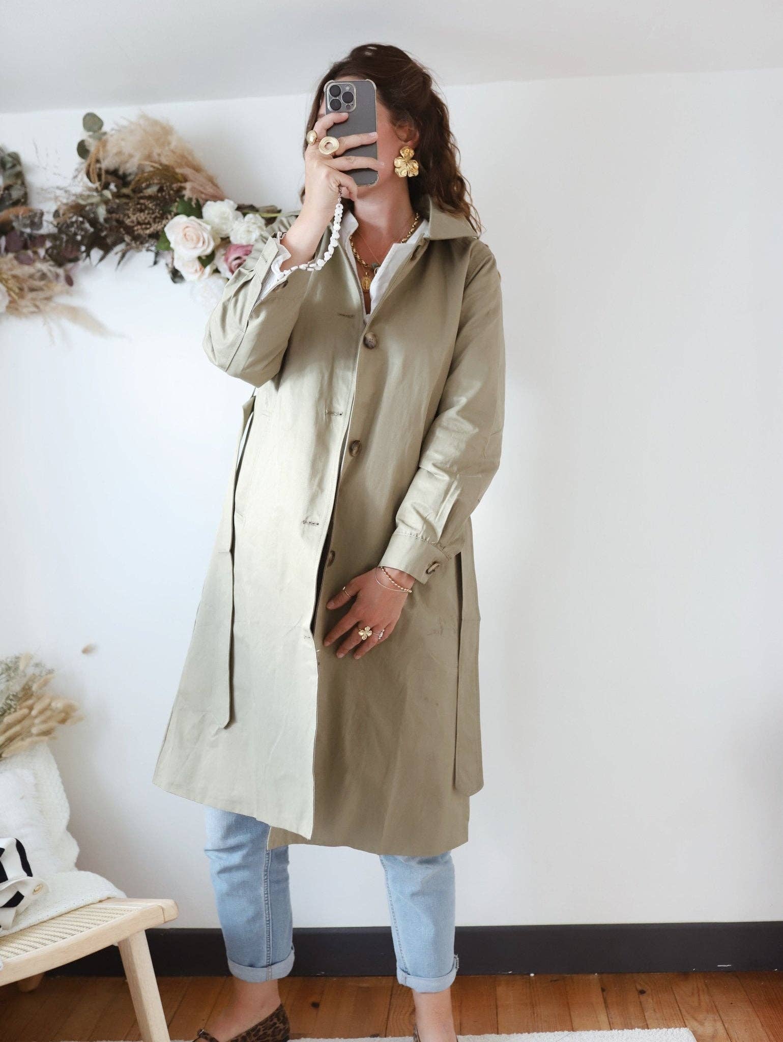 Maison Sajes - Wholesale Trenchcoat - Dames - Trenchcoat Jim met capuchon, riem en knoopsluiting6
