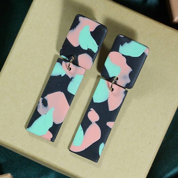 Die Gisèle Square schwarz Terrazzo pink grün für den Großhandel von Club Paillettes