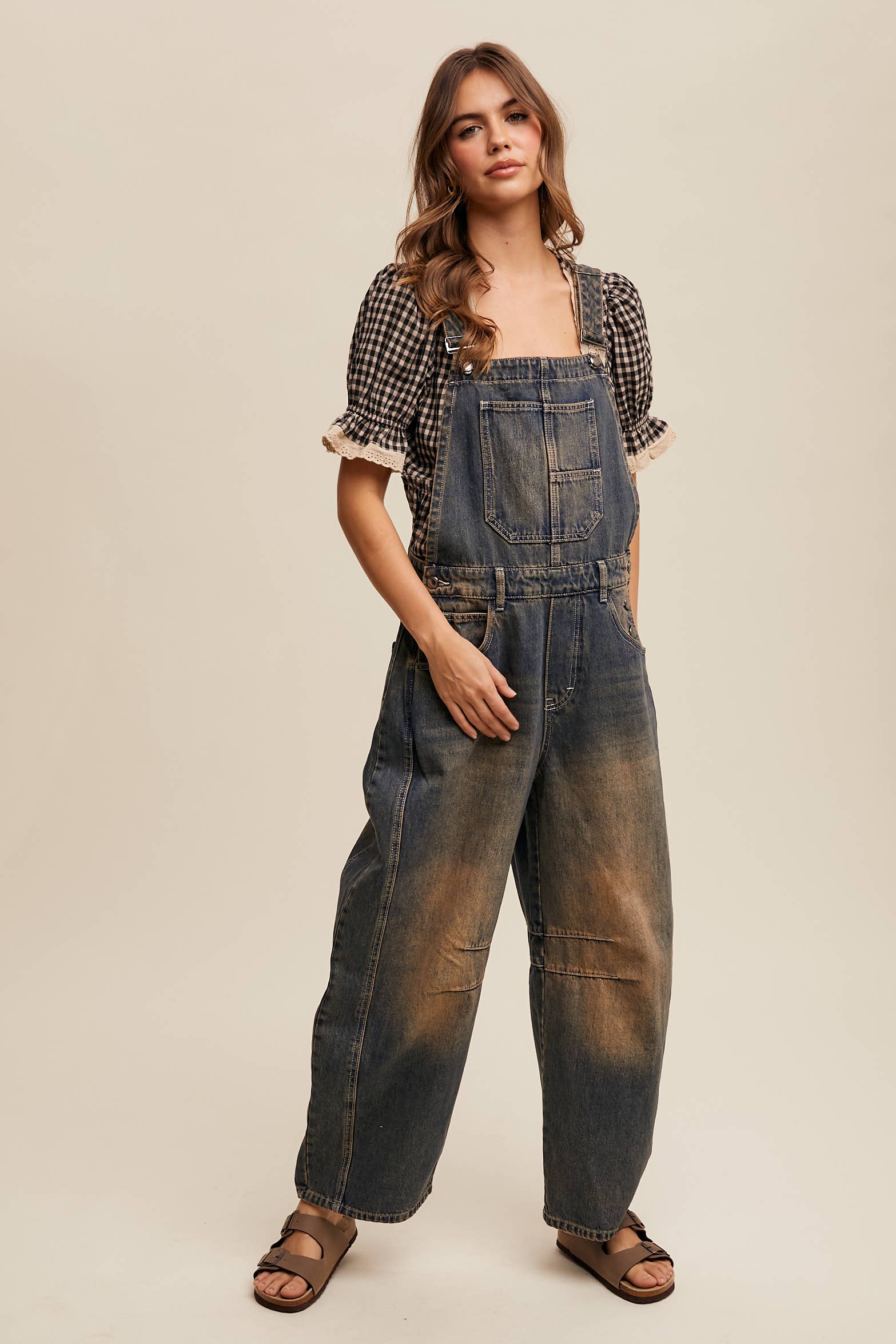 Listicle – Großhandel Overall – Damen – Barrel Jean Latzhose aus Denim mit weitem Bein15