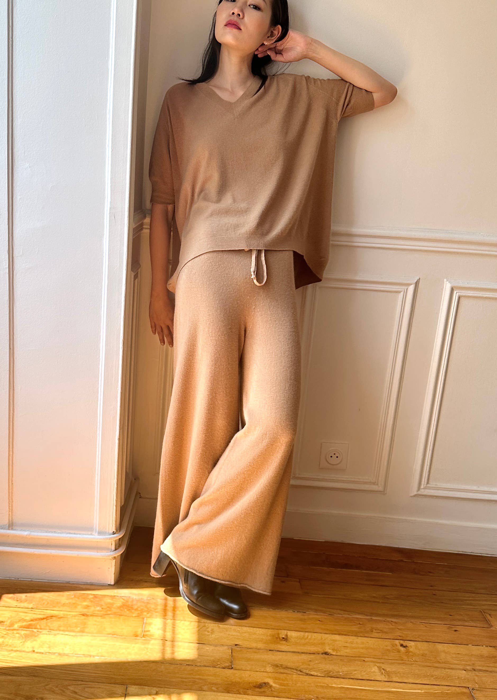 JULIA PARIS – wholesale Pullovertröja - Dam – Stickad tröja med korta ärmar och strukturerad V-ringning15