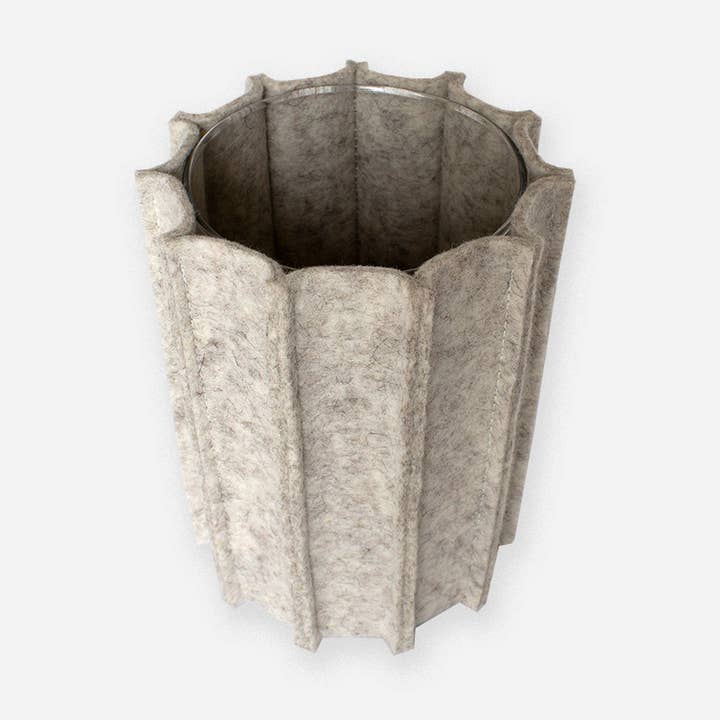 Vase cannelé - Feutre de laine 100% et verre, tailles petite et grande pour la vente par Lion Looms