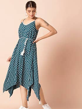 Vestido alto bajo con tirantes y cinturón Bandhani verde azulado para venta al por mayor de Indya