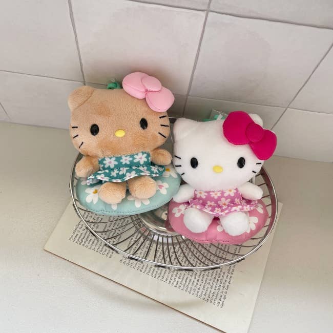 MOND HAUS - Wholesale Keychain - Women's - FROYO Keyring | Hello Kitty in Summer Tube Plush Doll Charm3