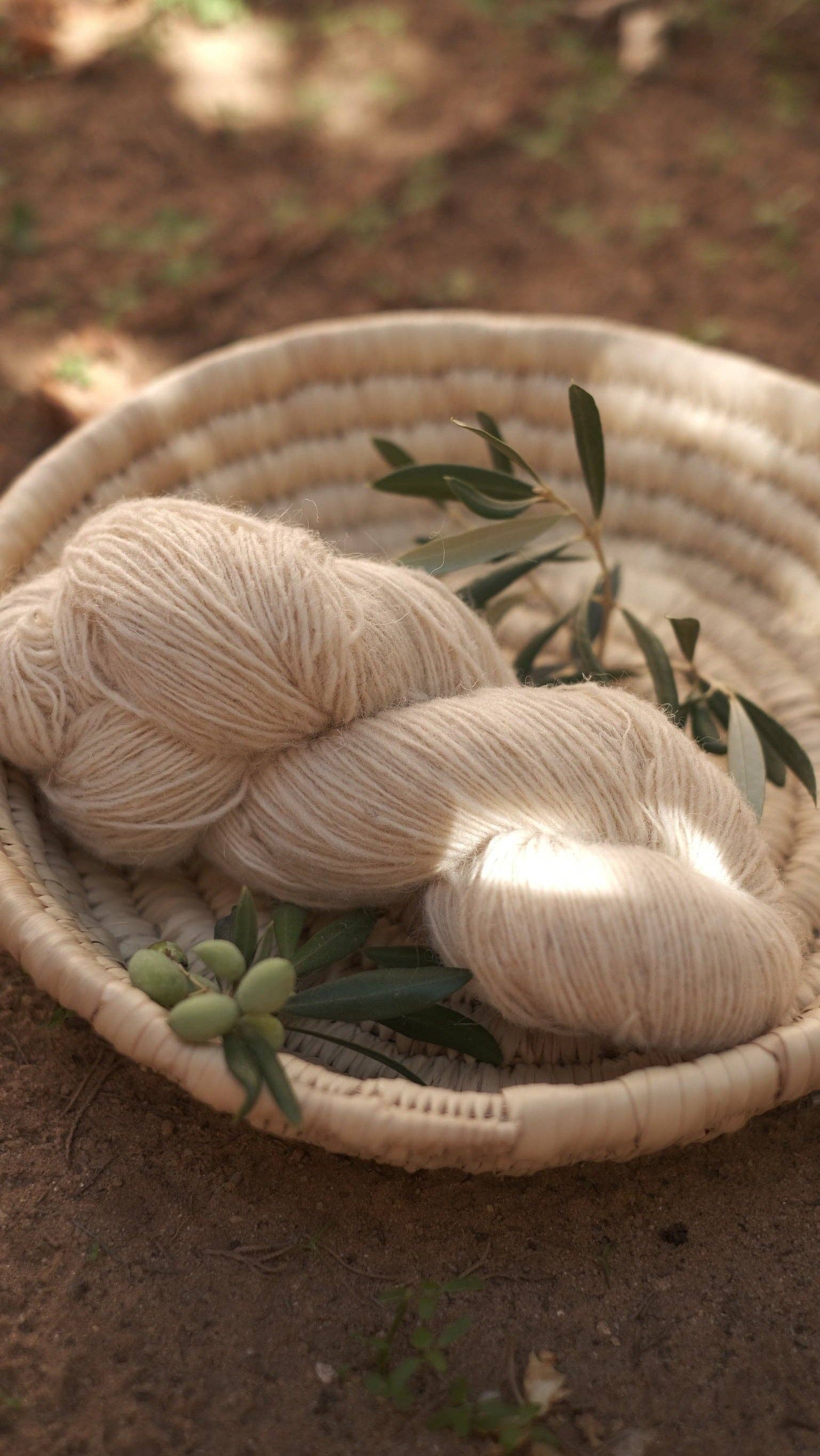TŪNIQ - Wholesale Yarn - Hand-Spun Wool Threads - Undyed Cream1