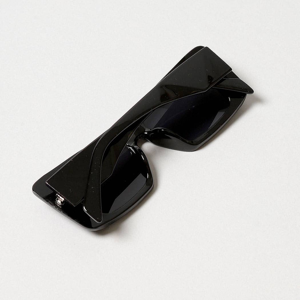 12 COLORI ASSORTITI Occhiali da sole da donna con montatura rettangolare audace in vendita all'ingrosso su Faire9