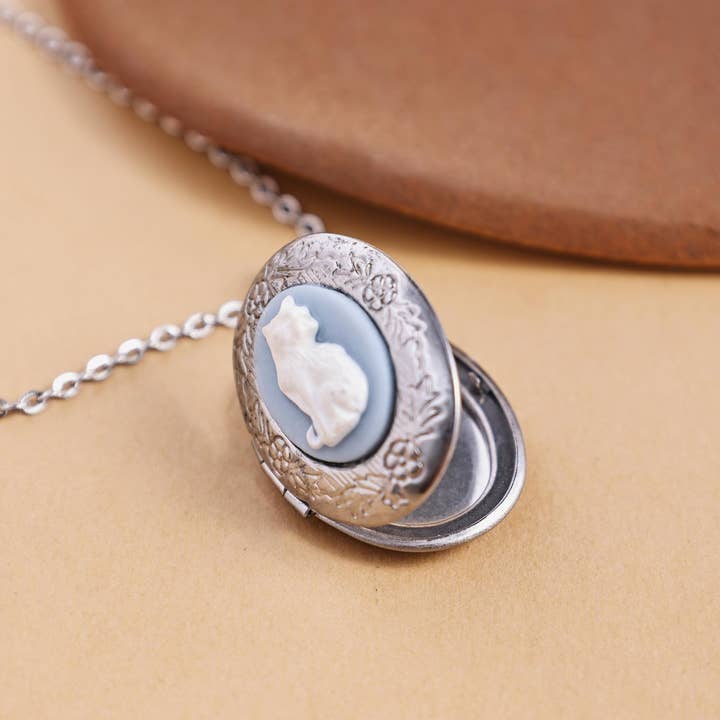 Revelari – wholesale Pendant/charm necklace – Vintage Cat Cameo Oval Pendant Necklace1