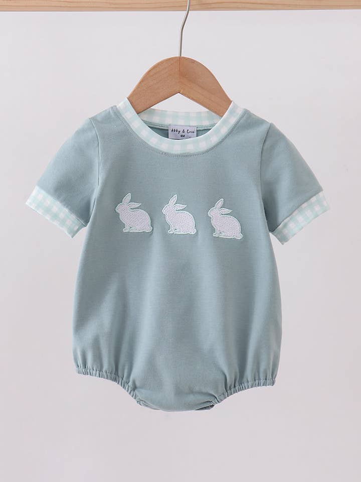 Bolla ricamata con coniglietto blu per la vendita all'ingrosso da parte di Aspen Rain Boutique