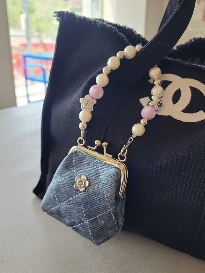 Lior Mini Bag Porta-chaves com Alça de Missangas, Charme de Bolsa Acolchoada por atacado de MOND HAUS