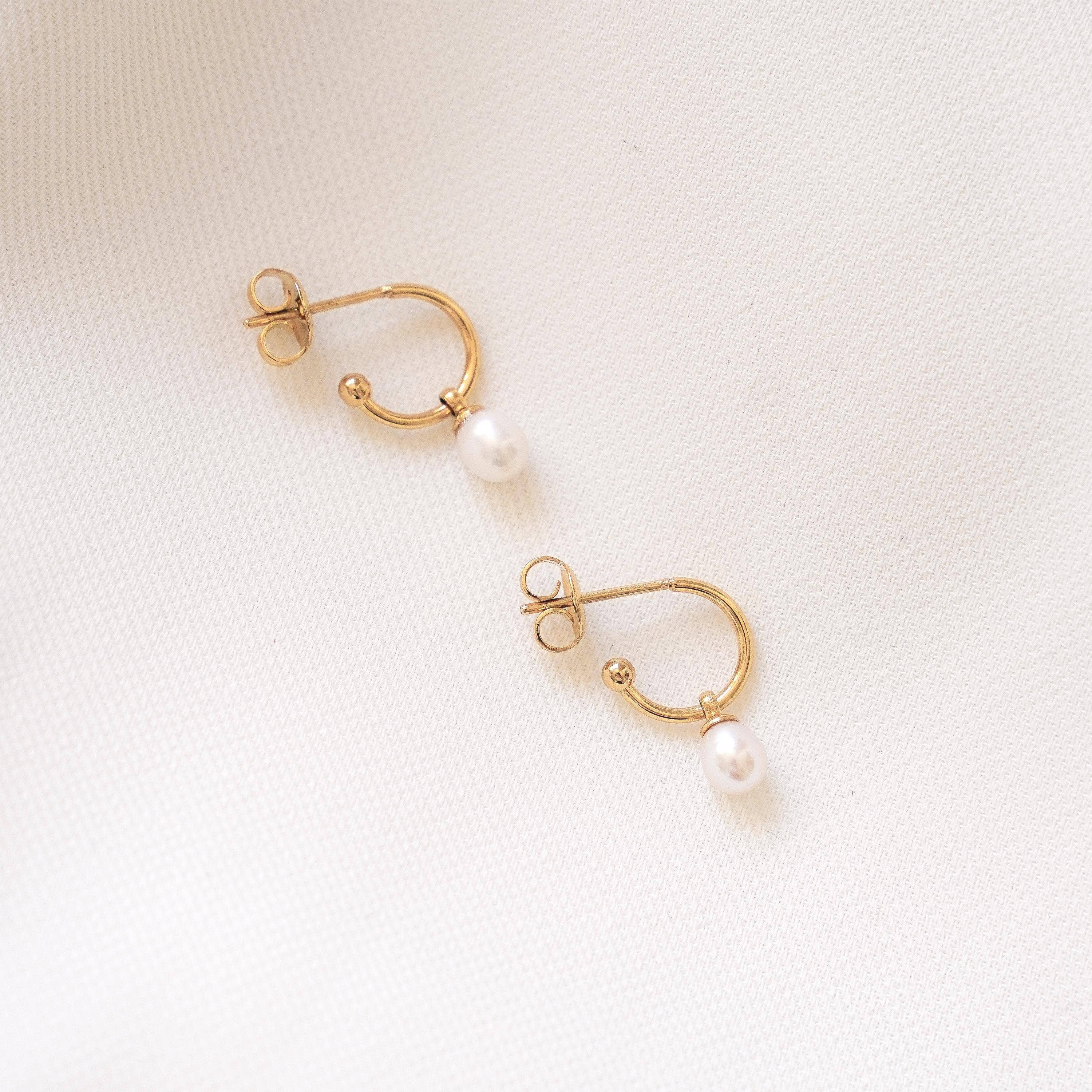 Victoire Collection - Vente Boucles d'oreilles pendantes - Boucles d'oreilles acier inoxydable mini créoles perle3