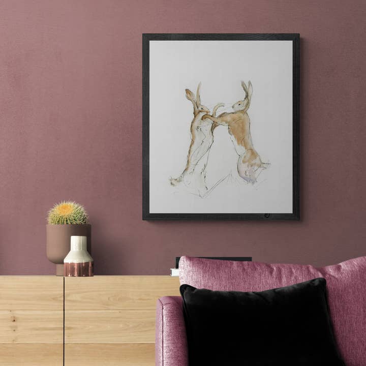 Inramad tryck Chris och Ben de boxande hararna för wholesale av Wendy Laverick