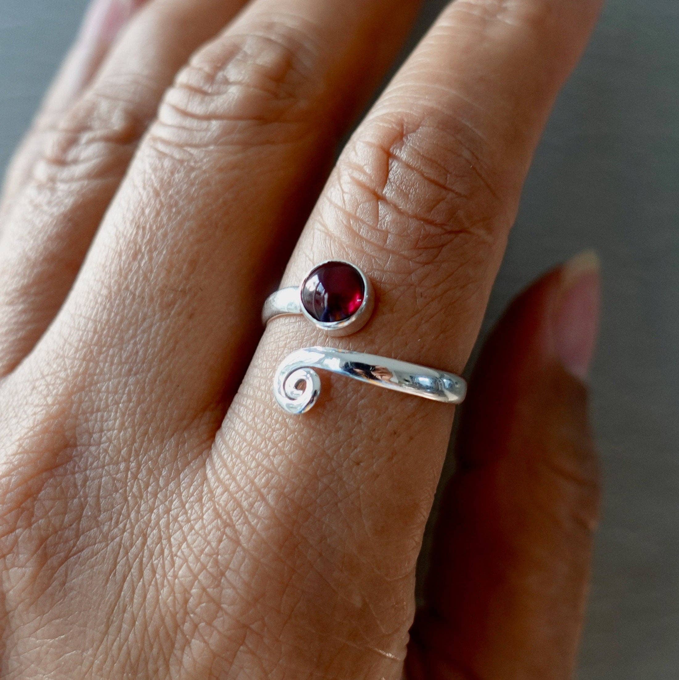Mistry Gems - Wholesale Single Stone/Solitaire Ring - Unisex Adjustable Garnet Ring | 925 Sterling Silver, R61G1