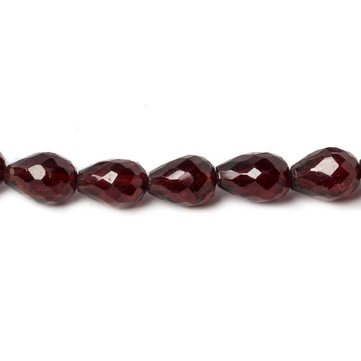 7x5-8x7mm rode granaat recht geboorde traandruppels 16 inch 53 kralen voor wholesale door Beads of Cambay