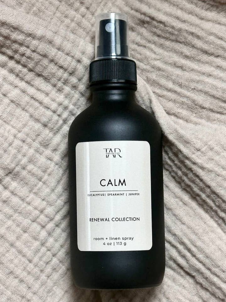 Spray d'ambiance Calme 4 oz pour la vente par TAR Collective