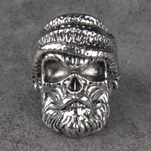 Ring im Streetstyle mit Totenkopf und Kappe für den Großhandel von Tourtiwi
