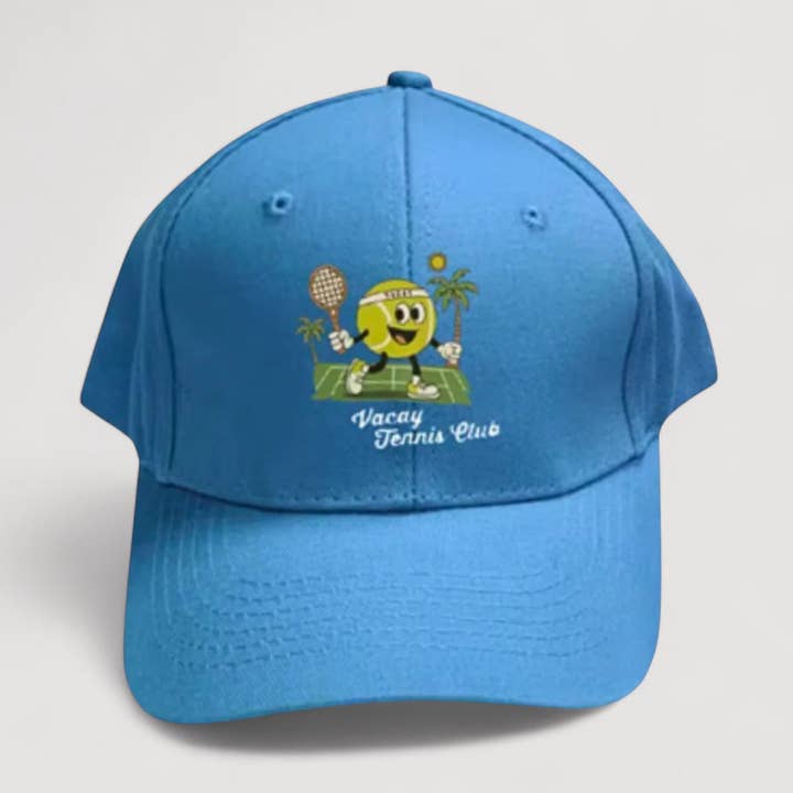 VAKANTIE TIJD KINDEREN TENNISCAP - BLAUW voor wholesale door Vacay All Court Apparel