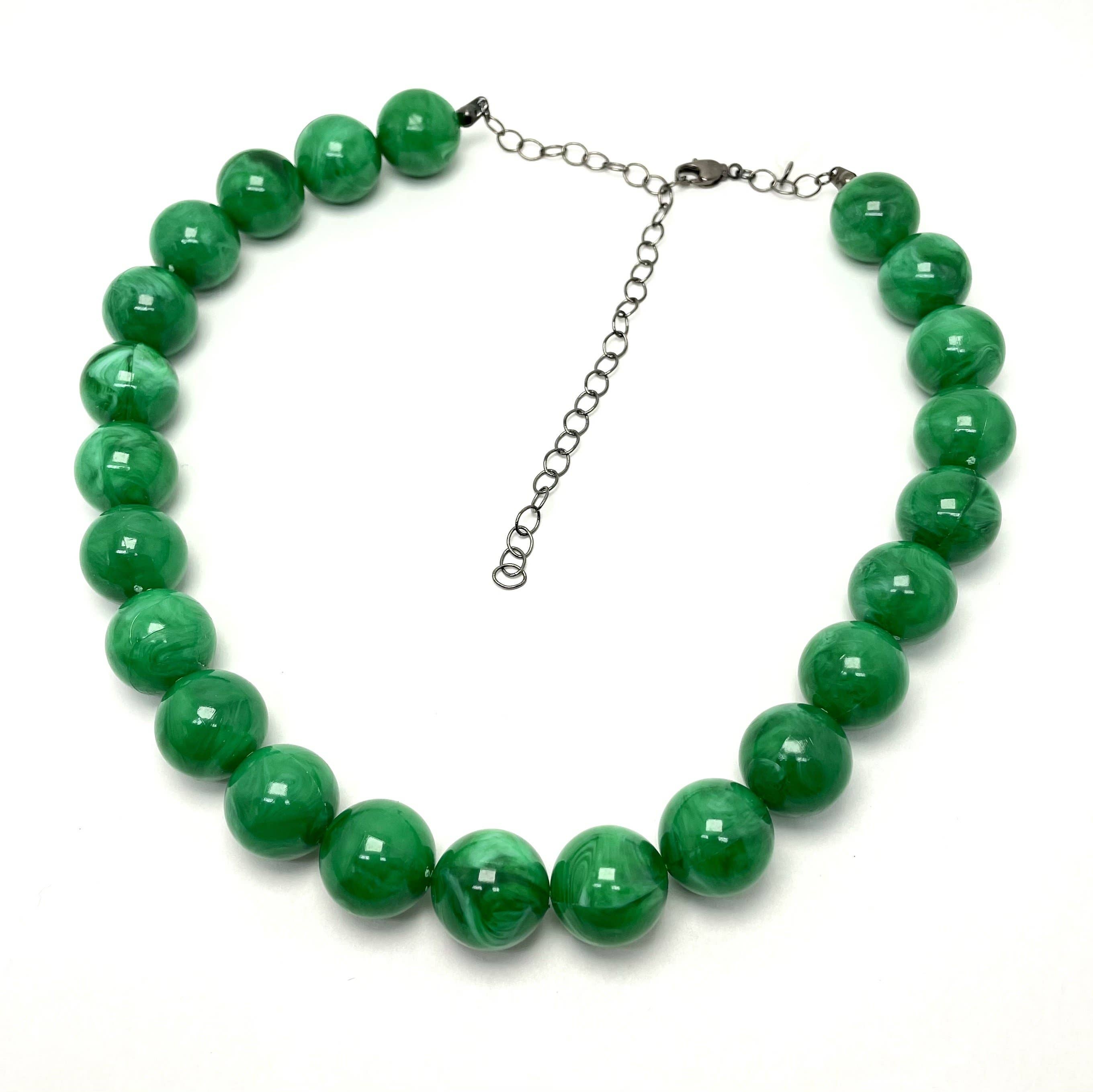 Leetie Lovendale - Vente Collier de perles - Collier Marco Perle Lucite Marbré Vert Émeraude2