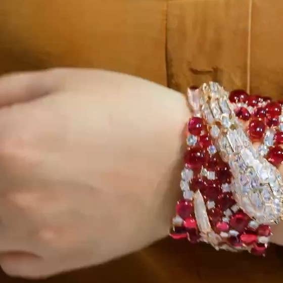 Lussuoso bracciale in zirconite con cabochon ingioiellato. 840B300 per la vendita all'ingrosso da parte di Diamond Veneer Travel Jewelry