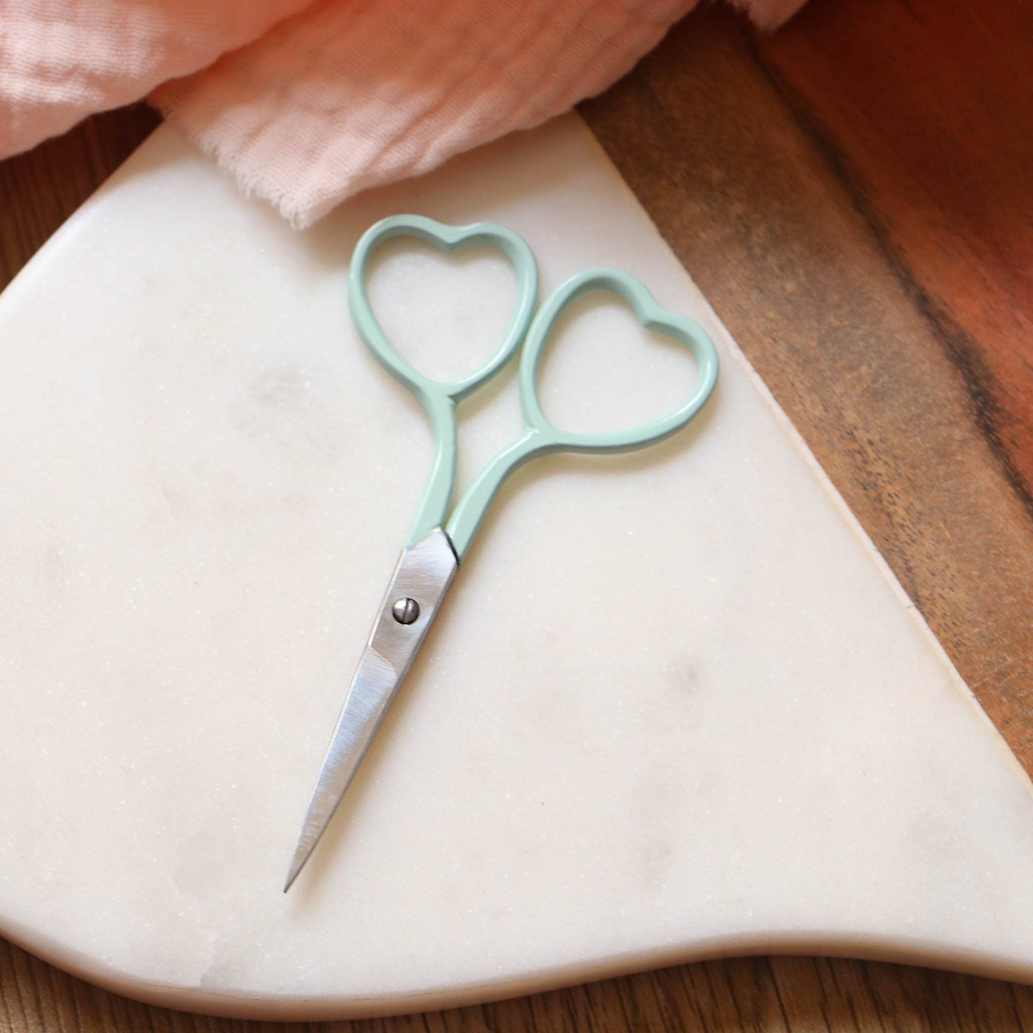 Lise Tailor - Wholesale Embroidery/Cross Stitch Supplies - Heart Embroidery Scissors9